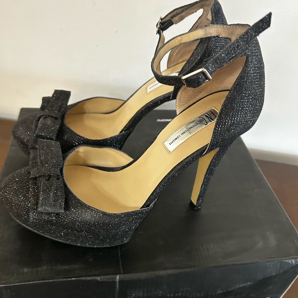 Woman high heels shoes with box